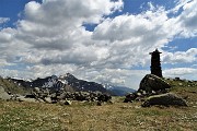 57 L'omone del sent. 101 con vista verso il Monte Cavallo